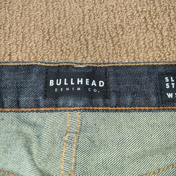 Bullhead Denim Co. Blue Jeans. Five pockets design with a Retro Wrangler Look. - Picture 4 of 5